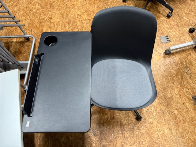 コクヨテーブル付きチェア入荷しました